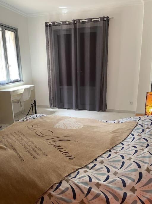 Villa Serenice - F2 Au Calme, Climatise, Wifi Et Parking Gratuit Ngoại thất bức ảnh