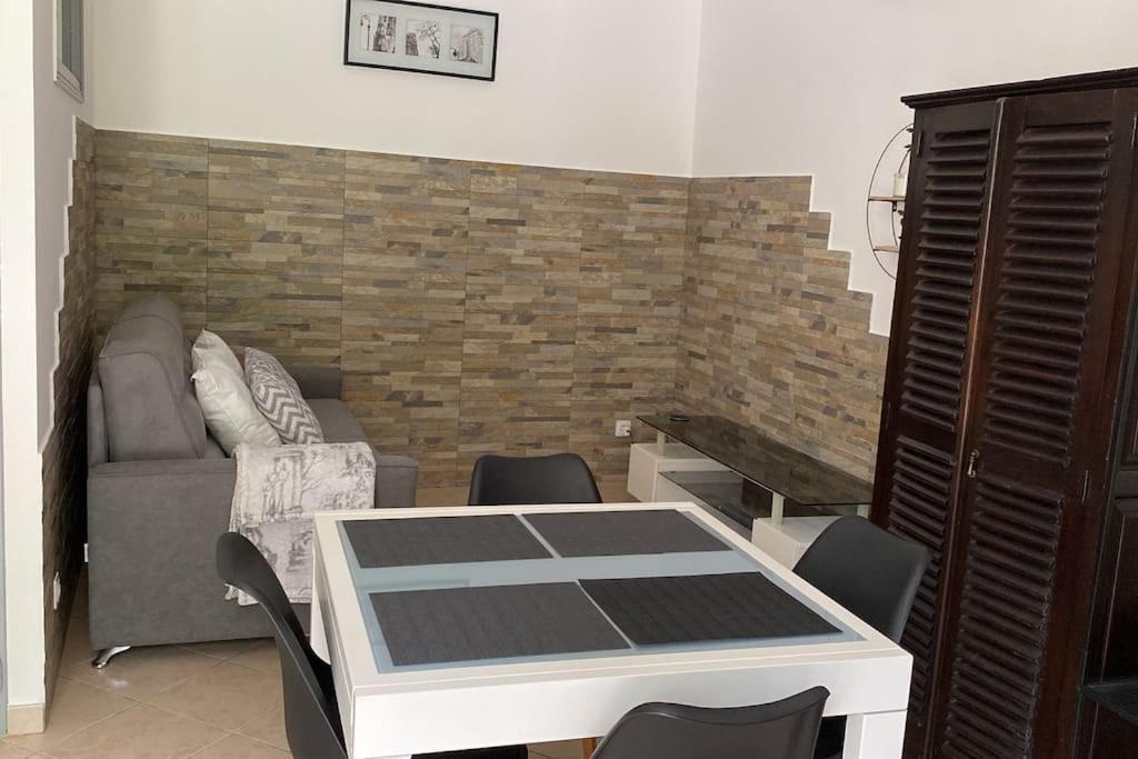 Villa Serenice - F2 Au Calme, Climatise, Wifi Et Parking Gratuit Ngoại thất bức ảnh