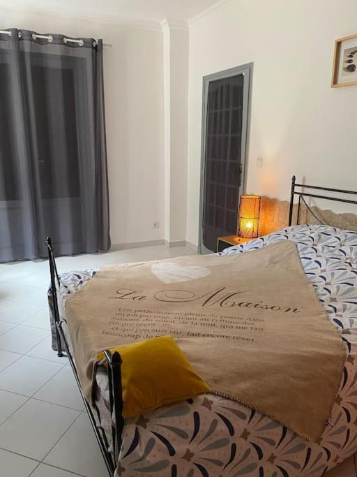 Villa Serenice - F2 Au Calme, Climatise, Wifi Et Parking Gratuit Ngoại thất bức ảnh